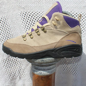 Vintage 1995 LA Gear Hiking Boots Size 7 pristine!